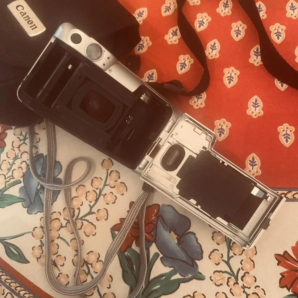 Canon I Y2K I Sure Shot Z155 35mm Lens-Shutter Camera & Case